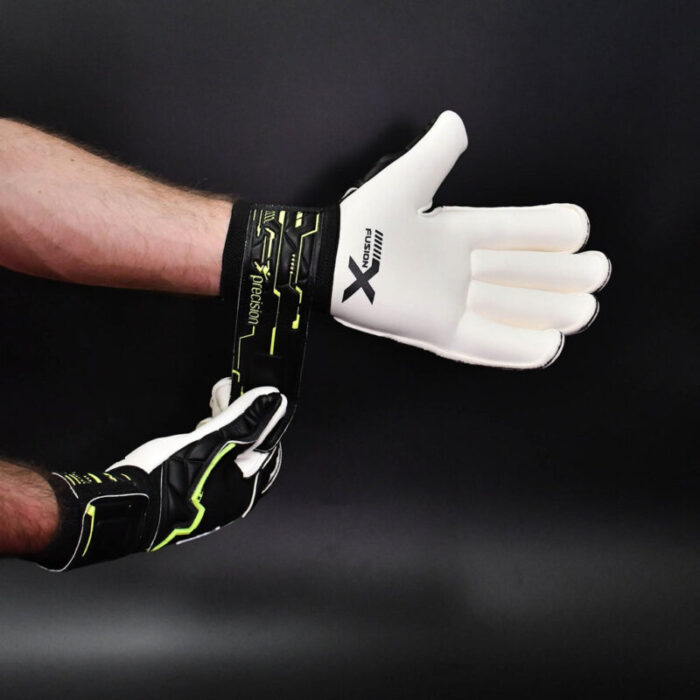 PrecisionJuniorFusionXProRollFingerGigaGKGloves 74aad89c b697 466f 982a f0a082916a12